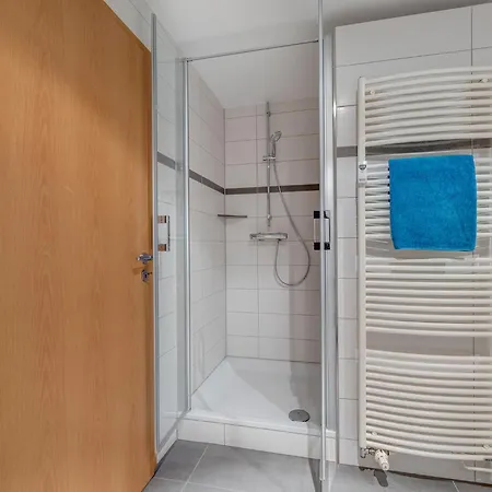 Haus Berlin, 2 洛丁